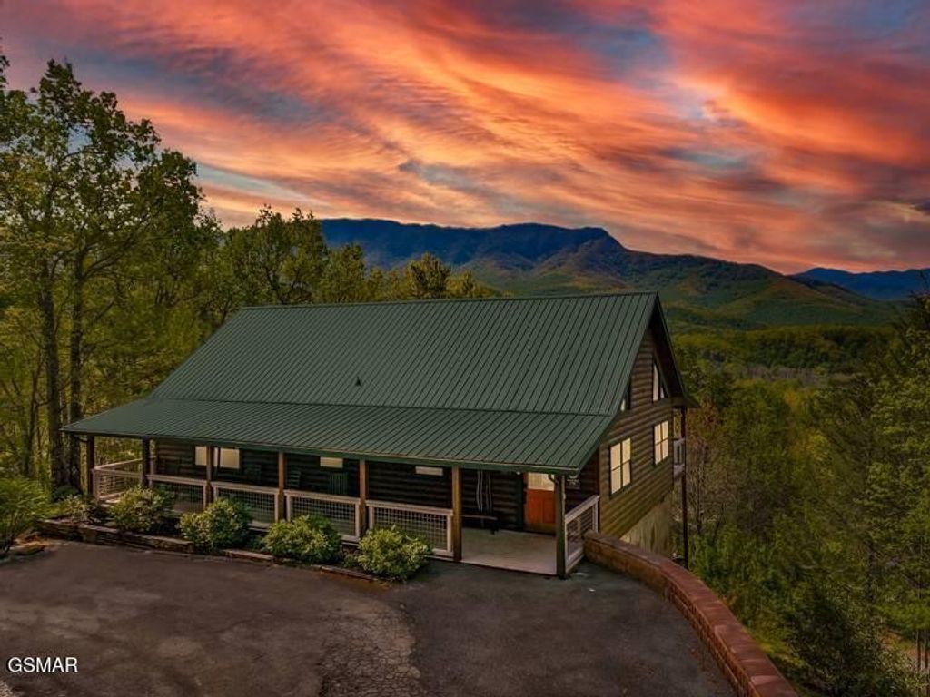 859 Pinnacle Vista Road, Gatlinburg, TN 37738
