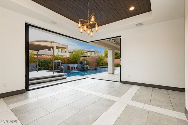 94 Glade Hollow Drive, Las Vegas, NV 89135