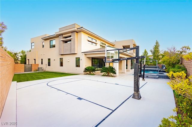 94 Glade Hollow Drive, Las Vegas, NV 89135