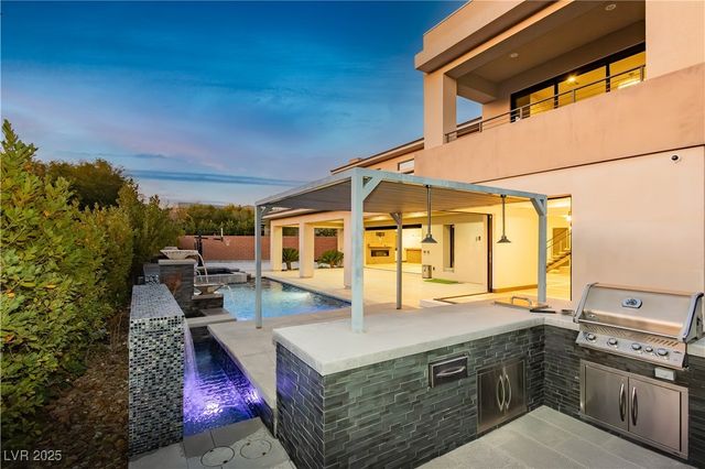 94 Glade Hollow Drive, Las Vegas, NV 89135