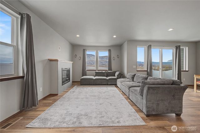 436 Hammond Lane, Rock Island, WA 98850