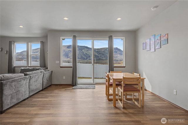 436 Hammond Lane, Rock Island, WA 98850