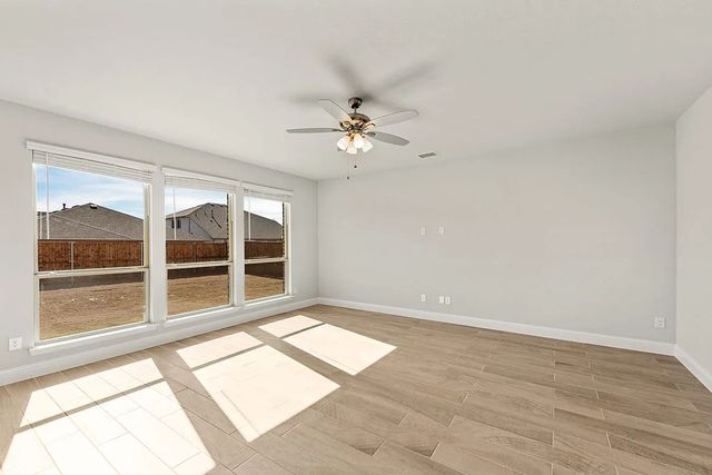 1232 Starlight Avenue, Aubrey, TX 76227