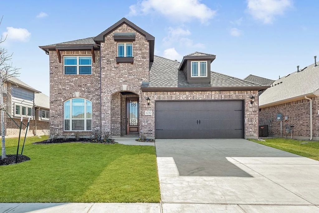 1232 Starlight Avenue, Aubrey, TX 76227