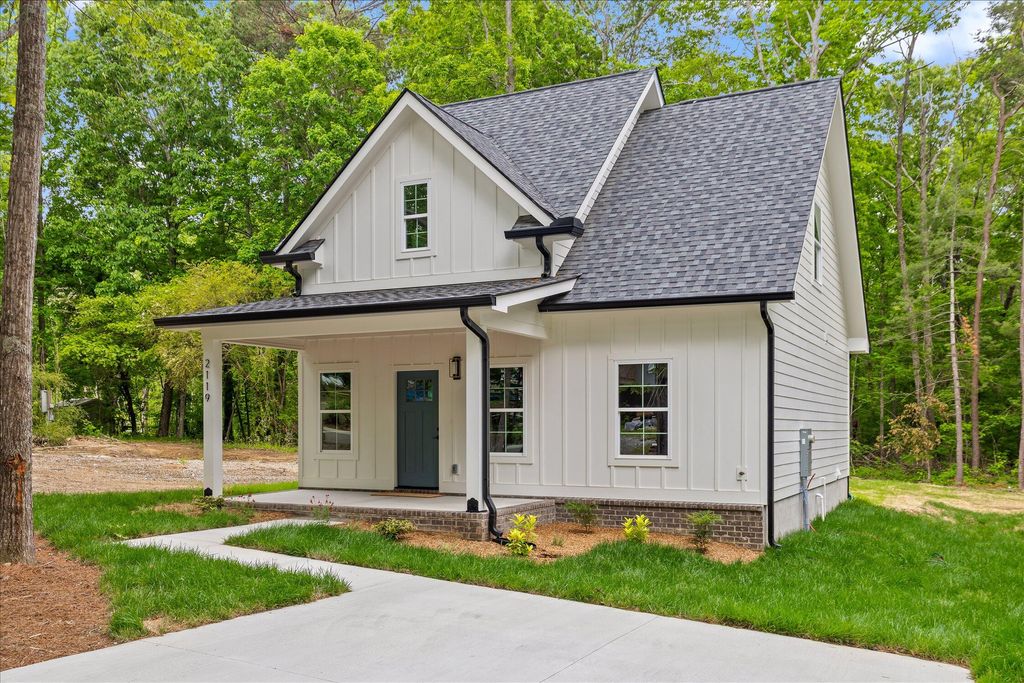 2119 Oak Street, Signal Mountain, TN 37377