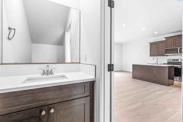 7479 Grapevine Ct, West Richland, WA 99353