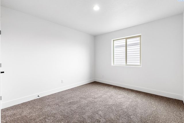 7479 Grapevine Ct, West Richland, WA 99353