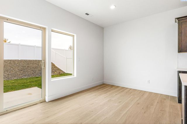 7479 Grapevine Ct, West Richland, WA 99353