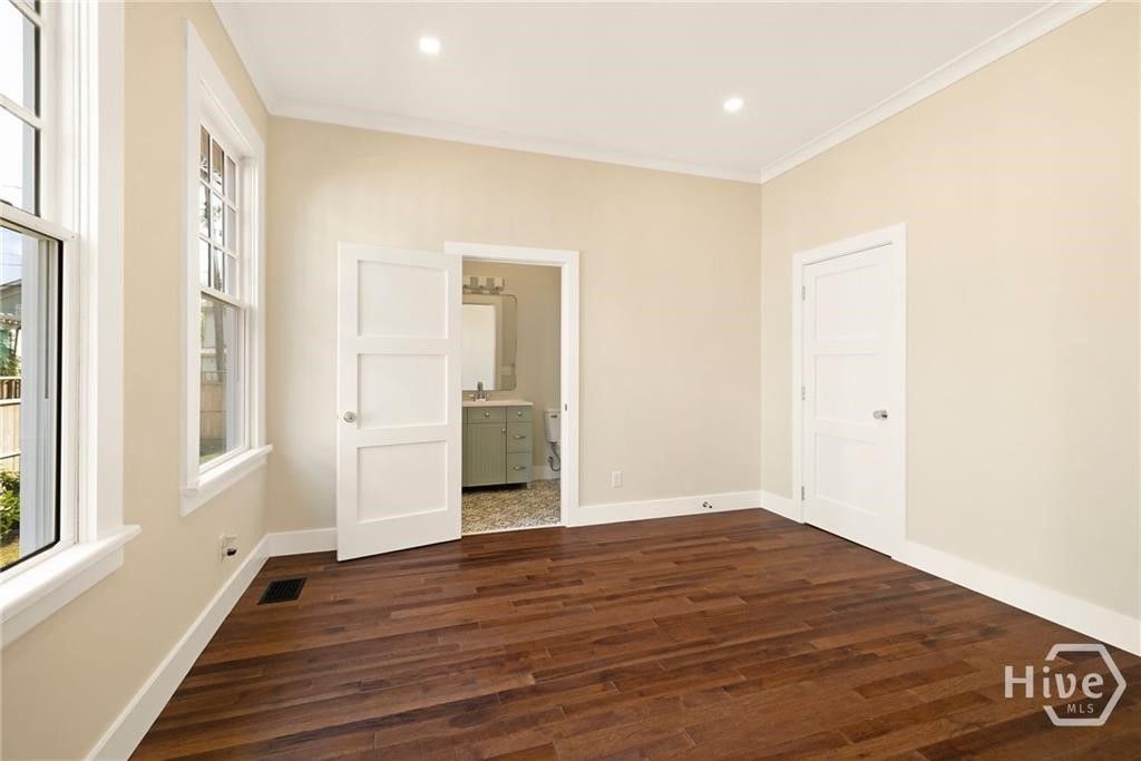 Image 10 of property listing at 627 W 37th Street, Savannah, GA 31401