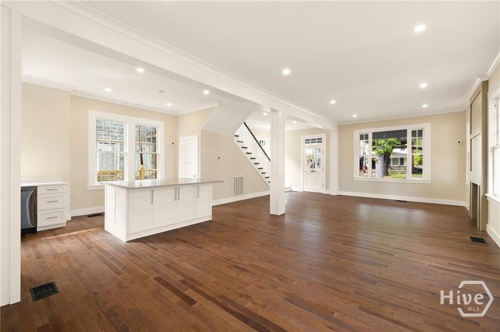 Image 12 of property listing at 627 W 37th Street, Savannah, GA 31401