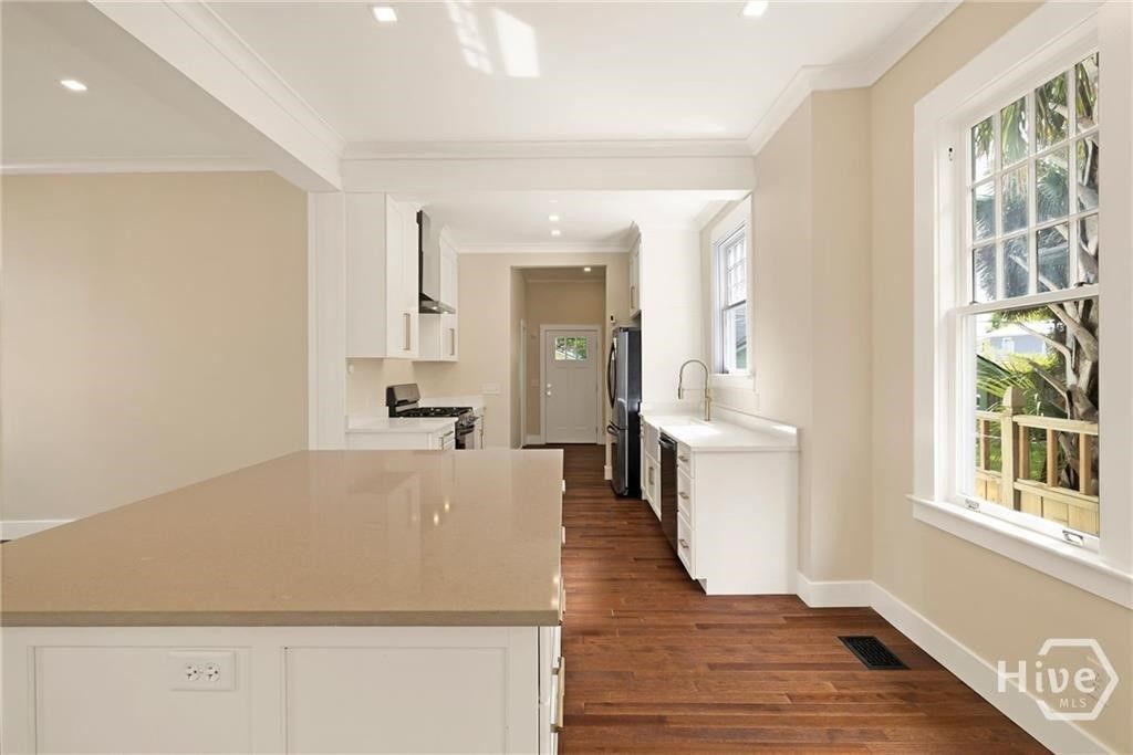 Image 13 of property listing at 627 W 37th Street, Savannah, GA 31401