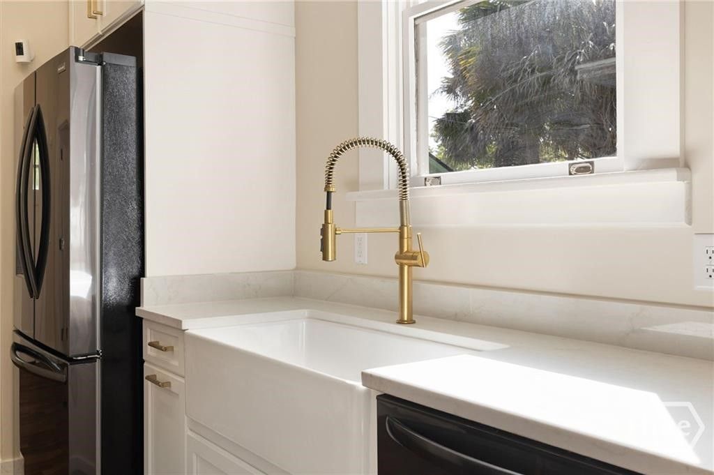 Image 16 of property listing at 627 W 37th Street, Savannah, GA 31401