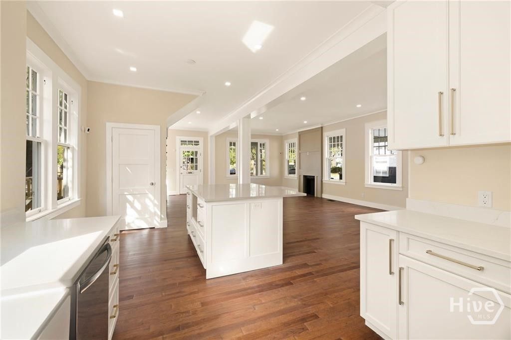 Image 24 of property listing at 627 W 37th Street, Savannah, GA 31401