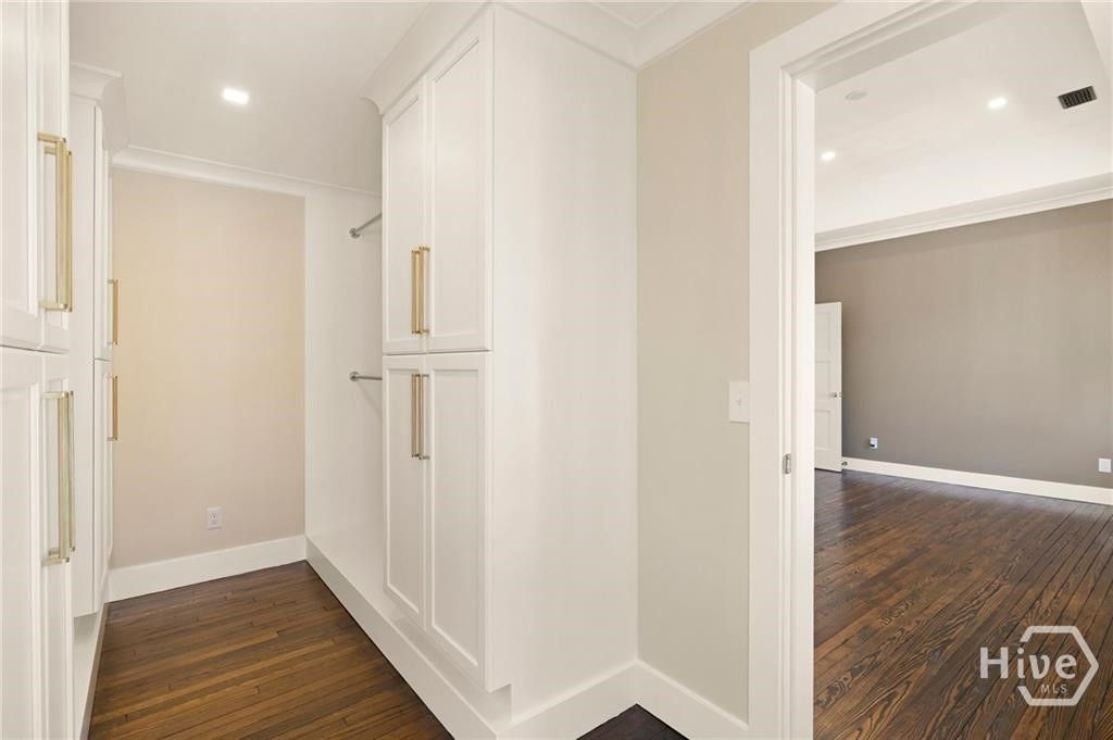 Image 29 of property listing at 627 W 37th Street, Savannah, GA 31401