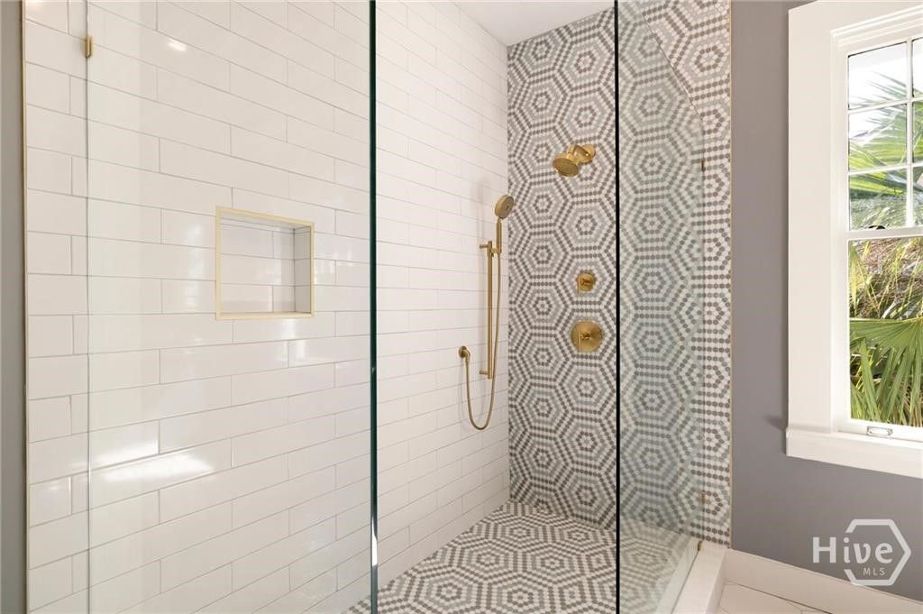 Image 31 of property listing at 627 W 37th Street, Savannah, GA 31401