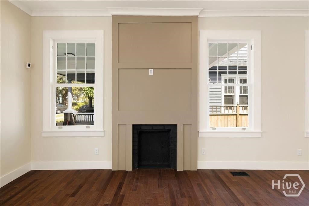 Image 6 of property listing at 627 W 37th Street, Savannah, GA 31401