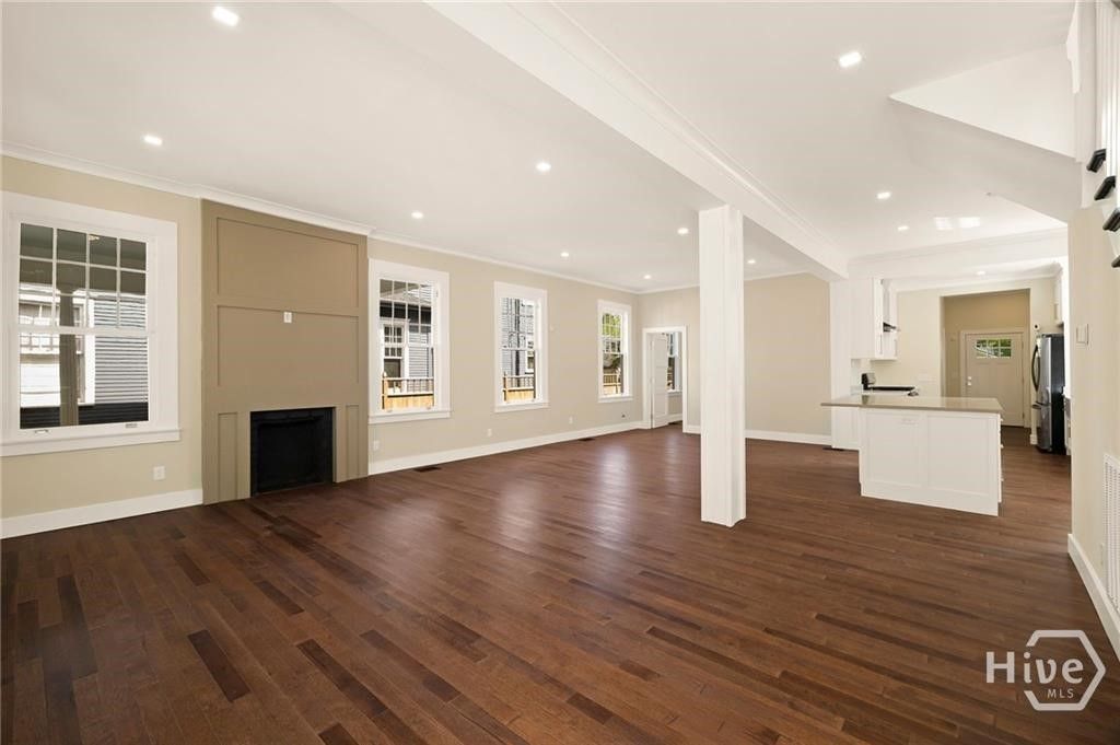 Image 7 of property listing at 627 W 37th Street, Savannah, GA 31401