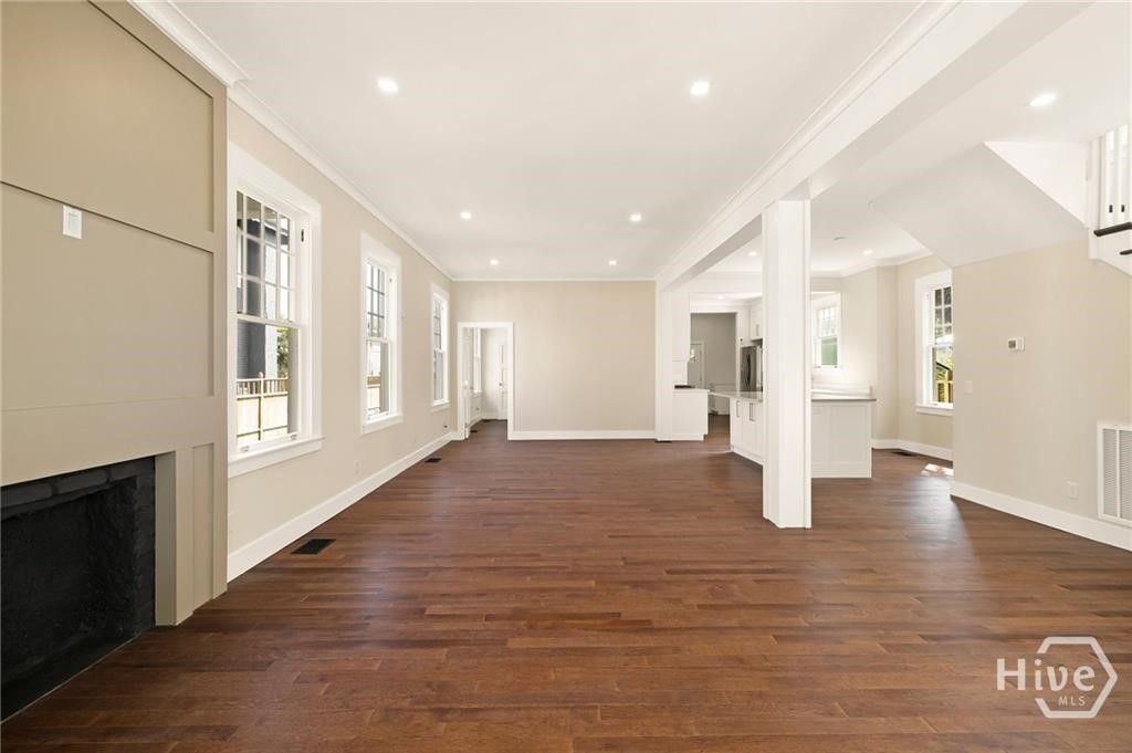 Image 8 of property listing at 627 W 37th Street, Savannah, GA 31401