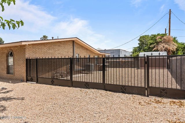 2716 Johnson Street, Las Cruces, NM 88005