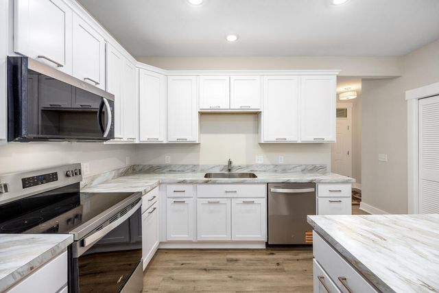 2221 Watertown Way Ne, City Of Grand Rapids, MI 49505