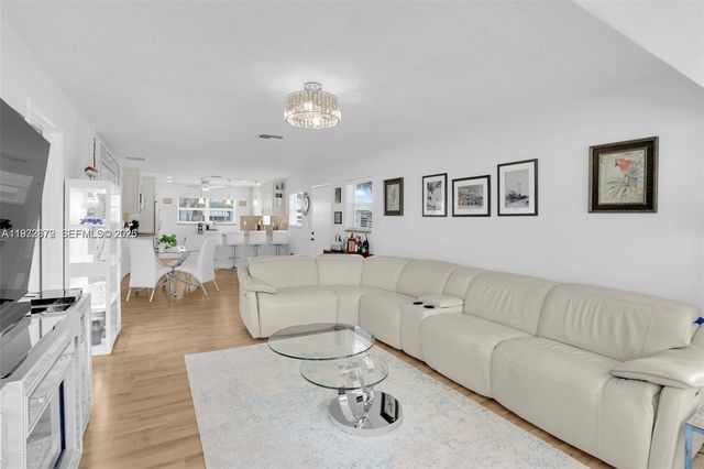 841 Meadowlark Ln, Delray Beach, FL 33445