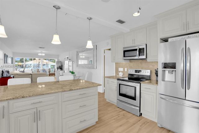 841 Meadowlark Ln, Delray Beach, FL 33445