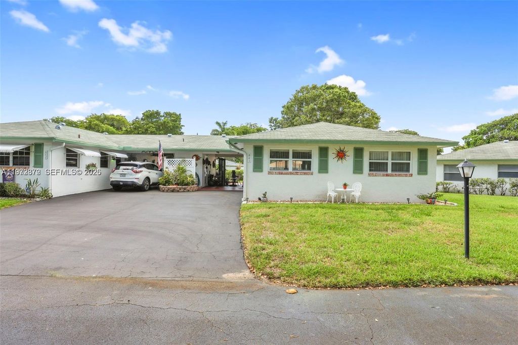 841 Meadowlark Ln, Delray Beach, FL 33445