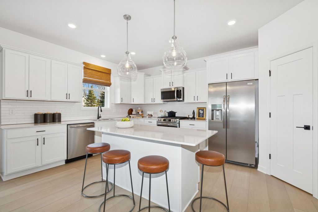 20326 Gadget Circle, Lakeville, MN 55044