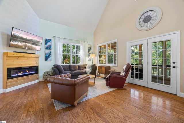 141 W Waters Edge Lane, West Union, SC 29696