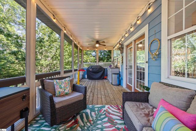 141 W Waters Edge Lane, West Union, SC 29696