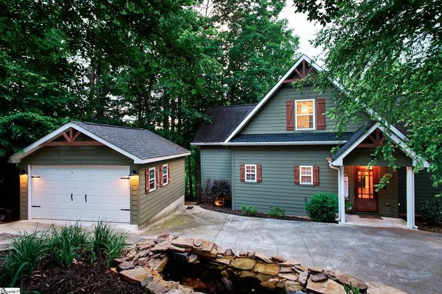 141 W Waters Edge Lane, West Union, SC 29696