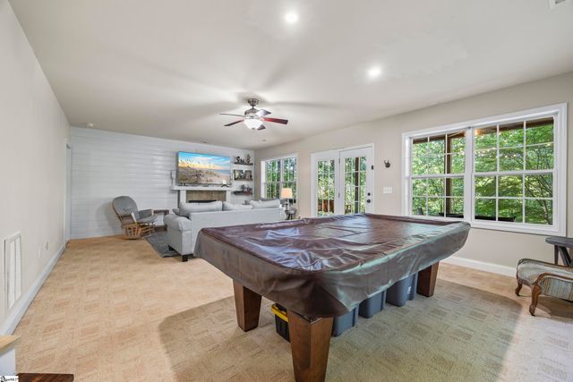 141 W Waters Edge Lane, West Union, SC 29696