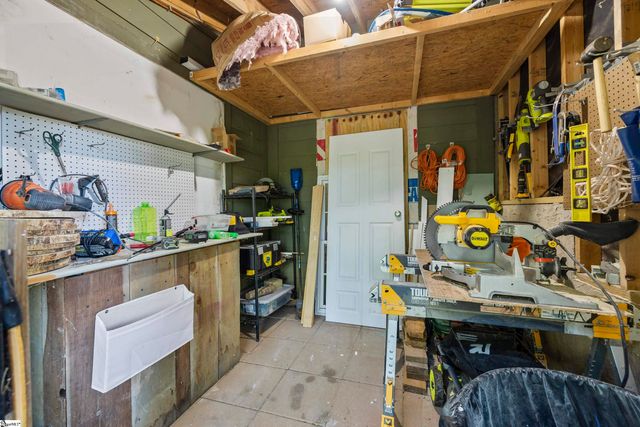 141 W Waters Edge Lane, West Union, SC 29696