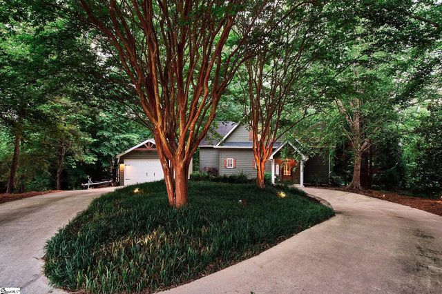 141 W Waters Edge Lane, West Union, SC 29696