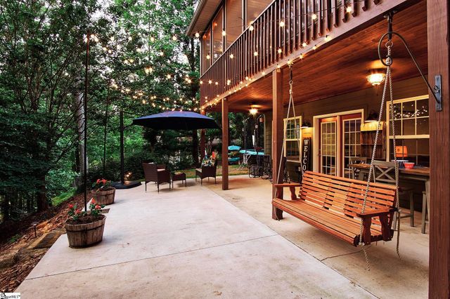 141 W Waters Edge Lane, West Union, SC 29696