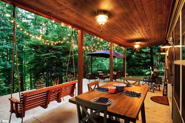 141 W Waters Edge Lane, West Union, SC 29696