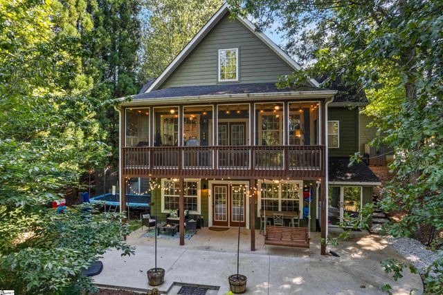 141 W Waters Edge Lane, West Union, SC 29696