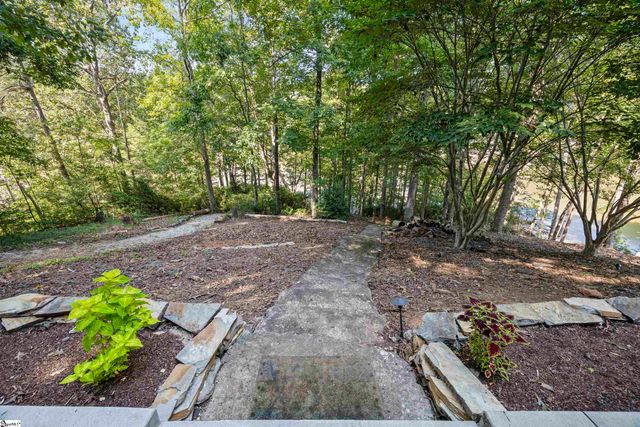 141 W Waters Edge Lane, West Union, SC 29696