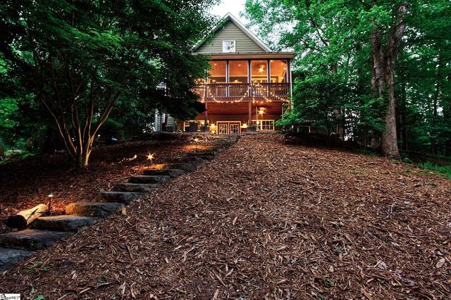 141 W Waters Edge Lane, West Union, SC 29696