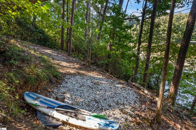 141 W Waters Edge Lane, West Union, SC 29696