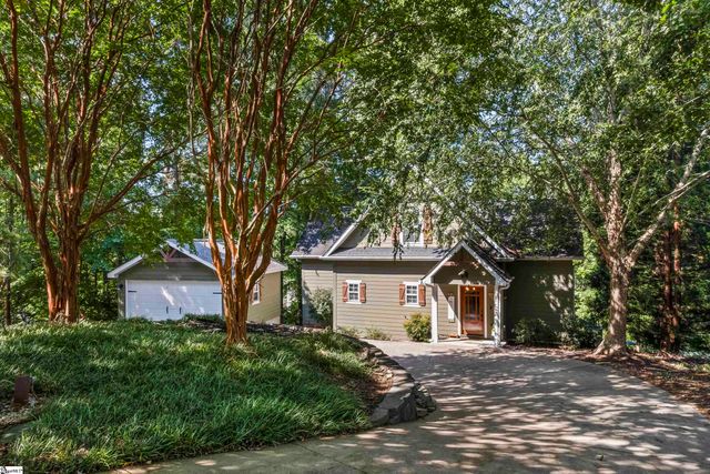 141 W Waters Edge Lane, West Union, SC 29696