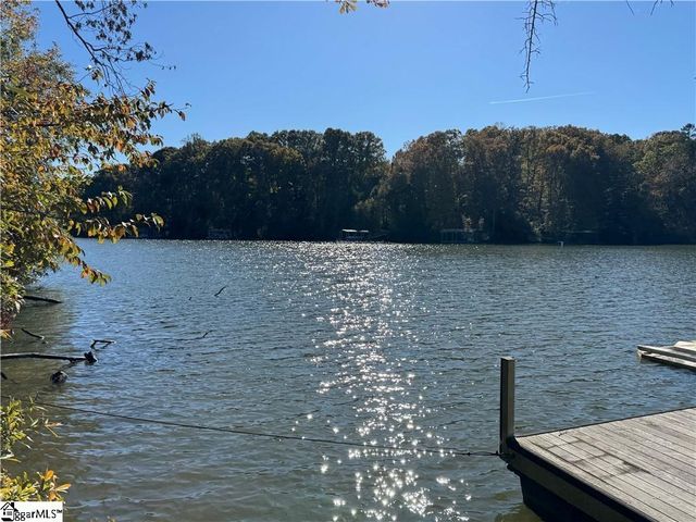 141 W Waters Edge Lane, West Union, SC 29696