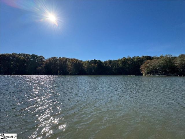 141 W Waters Edge Lane, West Union, SC 29696