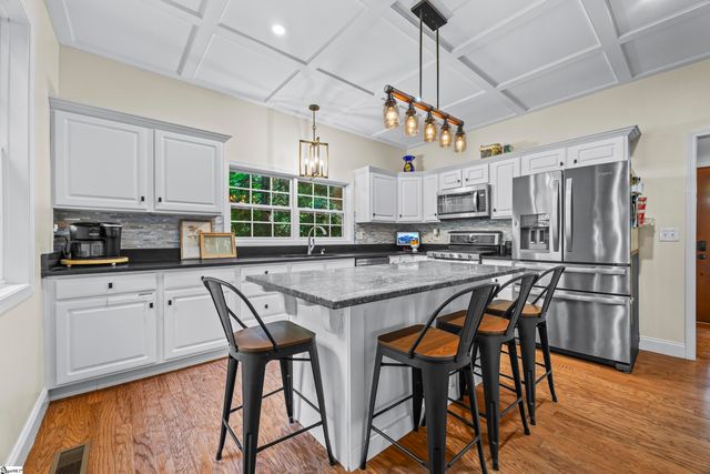 141 W Waters Edge Lane, West Union, SC 29696