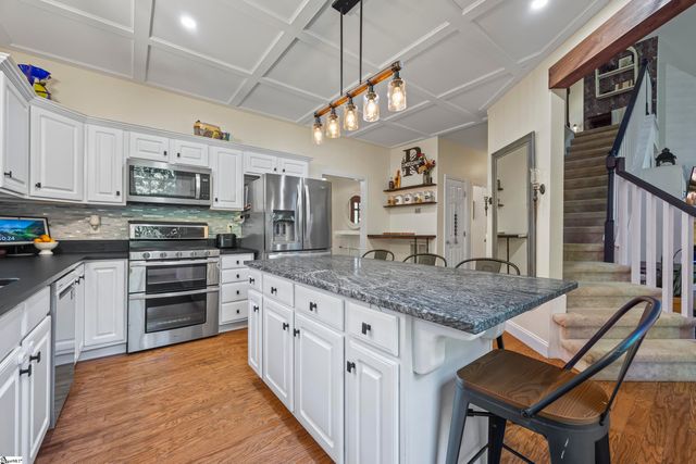 141 W Waters Edge Lane, West Union, SC 29696