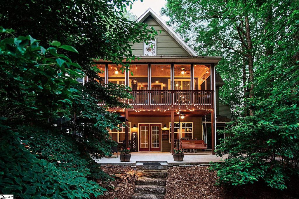 141 W Waters Edge Lane, West Union, SC 29696