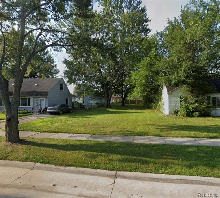 17090 Lincoln Avenue, Eastpointe, MI 48021