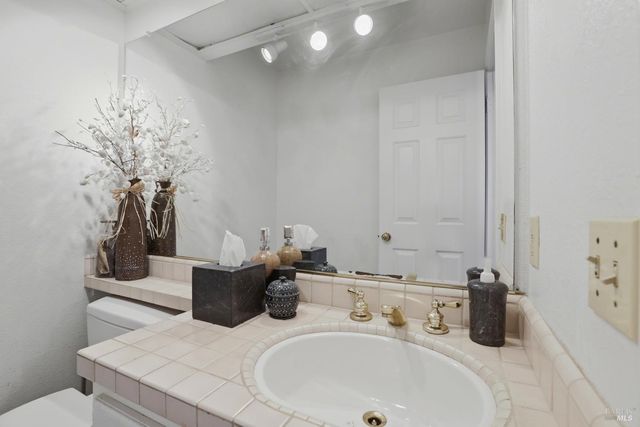 46 Mariners Cir, San Rafael, CA 94903