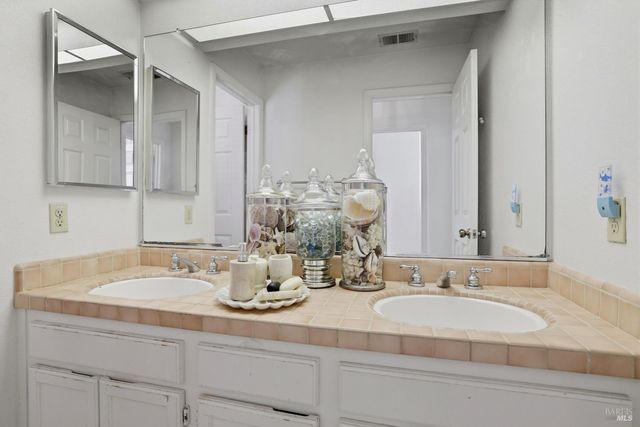 46 Mariners Cir, San Rafael, CA 94903