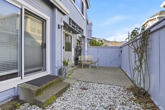 46 Mariners Cir, San Rafael, CA 94903